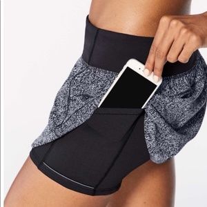 Lulu lemon final lap skirt size 6